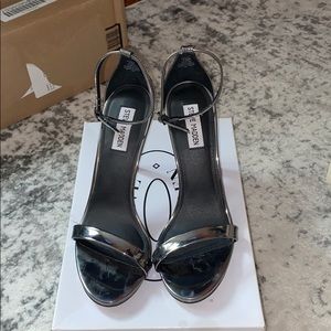 Silver COMFORTABLE Heels!